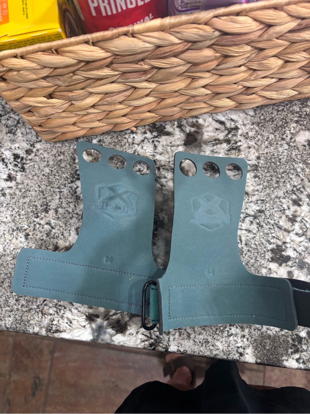 Women's Hand Grips in Teal/Black - Picture 3 of 3